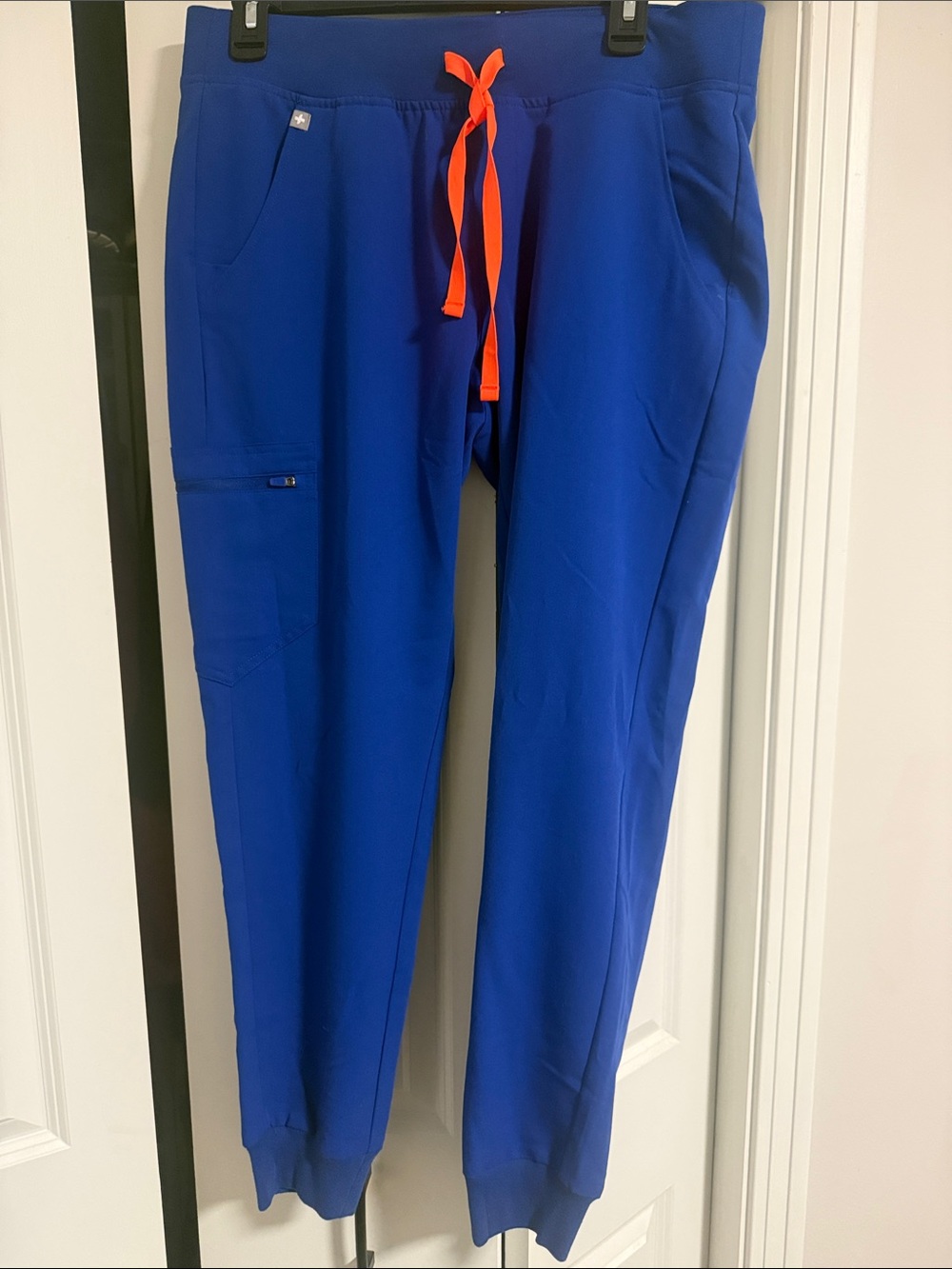FIGS women’s jogger, scrub pants